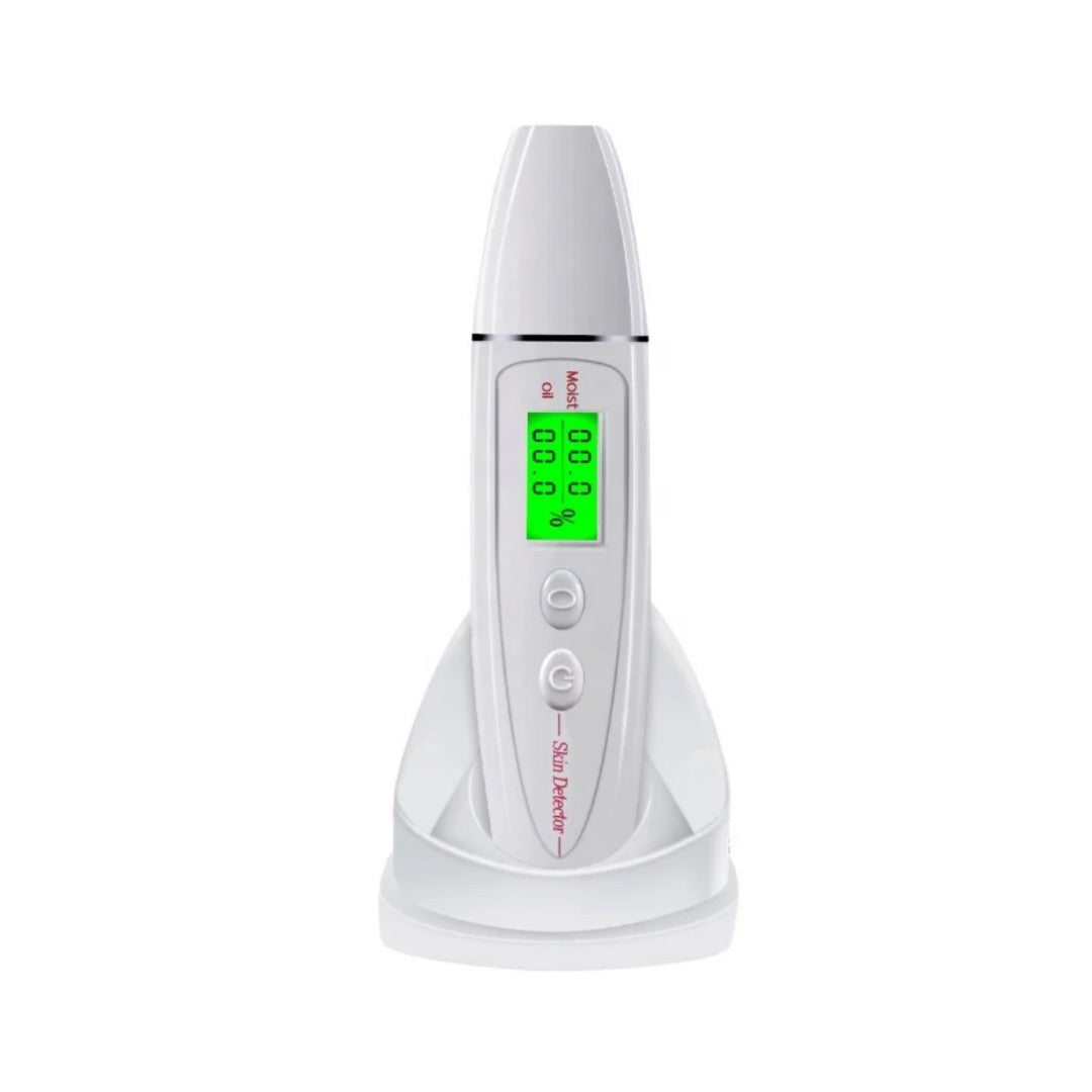 Skin analysis device showing moisture and oil reading